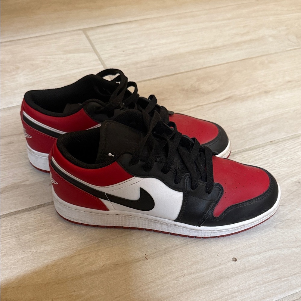 Nike Black, Red, and White Low-Top Sneakers